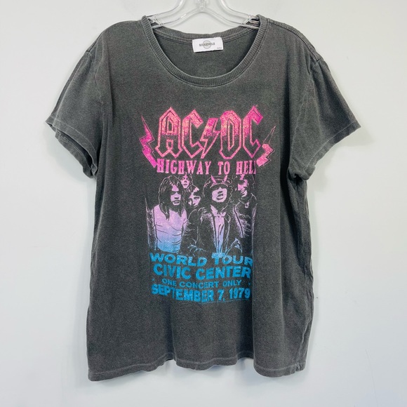 SOULCYCLE ACDC Short Sleeve Concert T-Shirt Graphic Band Tee Vintage Inspired M - Picture 3 of 10